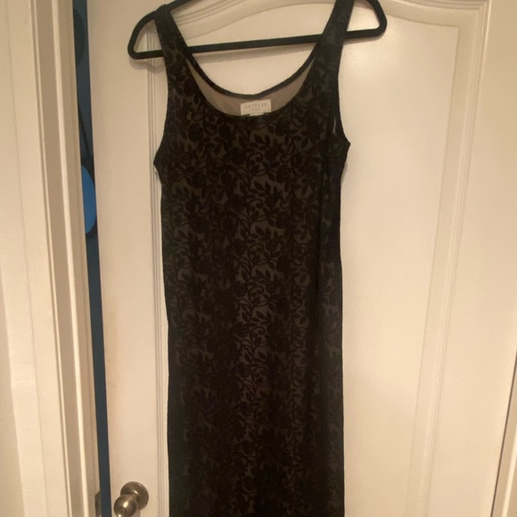 Express dress with Lacey material stretchable with a ivory slip - Picture 1 of 11